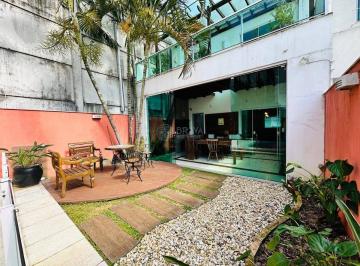 Características Principais:
- 3 suítes: garantindo privacidade e conforto para · Sobrado em Praia dos Amores, Balneário Camboriú/SC de 210m² 3 quartos à venda por R$ 2.700.000,00