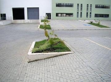 ad931b672e8fb726fdd354da98a54b39f4147079 · BARRACÃO COM PÉ-DIREITO DE 8 METROS | CONDOMÍNIO FECHADO | 582m² | PRÓXIMO À AV. DAS TORRES
