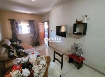 Casa · 250m² · 3 Quartos · 2 Vagas · Casa com 3 quartos sendo 1 suíte disponível para venda no bairro Minas Gerais em Uberlândia MG
