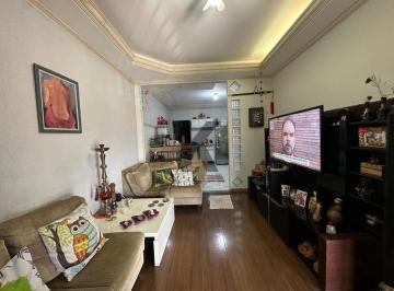 zdfxvts2yti2zjfmmjmzztm5_md · Casa a venda no Bairro Monte Azul com duas suítes e terraço com 166m².