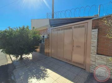 Casa · 72m² · 2 Quartos · 1 Vaga · Casa para alugar em Jardim Lago de 72.00m² com 2 Quartos, 1 Suite e 1 Garagem