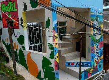 Casa · 50m² · 4 Quartos · Hostel no Vidigal embaixo do Mirante do Arvrão