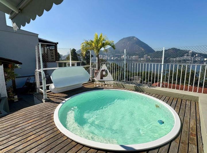 Foto do imóvel - Cobertura duplex de 367 m² na Lagoa com vista permanente, lazer privativo e quadra exclusiva