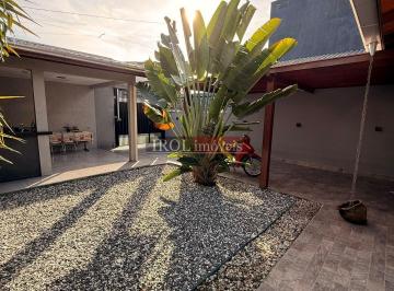 JARDIM · CASA COM CLOSET, JARDIM E ESPAÇO PARA RECEBER