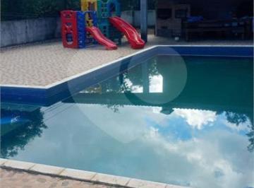 Casa · 200m² · 3 Quartos · 5 Vagas · Condomínio com 3 quartos à venda em Caraguatá - SP