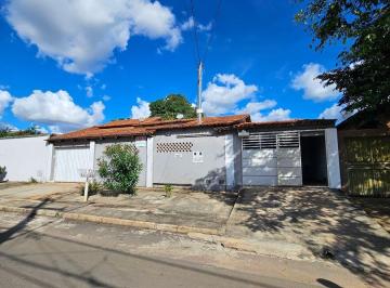 Casa de 3 quartos, Aparecida de Goiânia · Casa de 360 m² com 3 quartos à venda no Jardim Dom Bosco