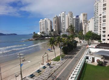 Apartamento de 3 quartos, Guarujá · Lindo e espaçoso apartamento com uma bela vista para o mar em frente a praia.