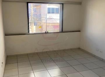 Foto 01 · SALA COMERCIAL NO CENTRO COM 45M² DE ÁREA ÚTIL COM AR CONDICIONADO, COPINHA E BANHEIRO