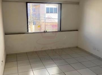 Foto 01 · SALA COMERCIAL NO CENTRO COM 45M² DE ÁREA ÚTIL COM AR CONDICIONADO, COPINHA E BANHEIRO