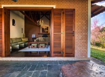 8c6a6498-d921-4595-b5ca-3083c22bd919 · Agradável casa para venda em Toriba com 3 quartos, sendo 2 suítes, 250m²