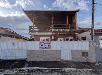 349bc7b7-dd7f-4842-9d3e-d2f4a0adf2a9 · Imperdível sobrado para venda em Centro com 3 quartos, sendo 1 suíte, 134m²