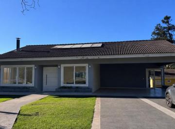 3ae3d730-2eae-4528-9124-358fa418f4f9 · Casa no condomínio Residencial Morada dos Pássaros para venda com 5 quartos, sendo 5 suítes, 430m²