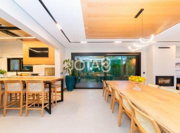 Casa · 575m² · 4 Quartos · 4 Vagas · CASA MOBILIADA COM 4 SUÍTES COM VISTA PARA O BOSQUE!