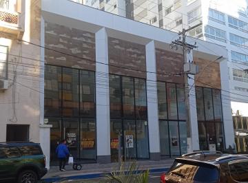 Comercial · 150m² · 1 Quarto · Sala comercial c/ mezanino, 149,51m² privativos no Centro de Torres. Locação.