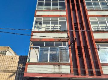 Apartamento · 81m² · 2 Quartos · 02 dormitórios com pátio