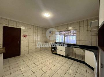 Casa · 243m² · 3 Quartos · 4 Vagas · Casa em Jardim Zaira
