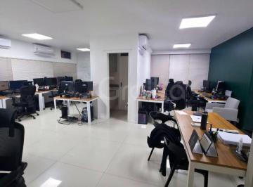 01 · Sala comercial de 52,61m² no centrro de Florianópolis.