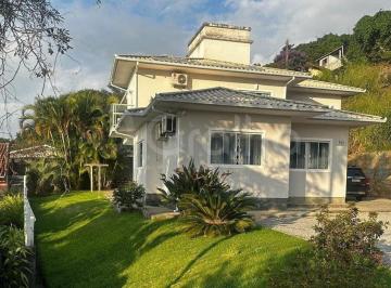 Casa · 80m² · 6 Quartos · 2 Vagas · Casa de 80m² na Costeira do Pirajubaé