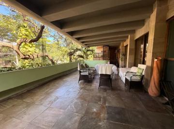Apartamento · 393m² · 4 Quartos · 2 Vagas · Amplo apartamento com 393 metros e quatro quartos na Avenida Monsenhor Ascâneo no Jardim Oceânico