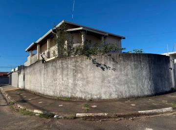 Casa · 212m² · 3 Quartos · Sobrado de esquina no Bela Vista