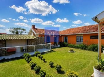 Foto 01 · Casa de Luxo à Venda no Bairro Cajuru - 4 Quartos, 2 Suítes, 3 Salas, 4 Banheiros, 5 Vagas 700 m² d