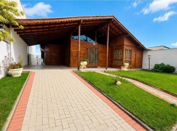 Casa · 215m² · 4 Quartos · 4 Vagas · Casa Mista em Condomínio Fechado – Conforto, Charme e Ampla Área de Lazer