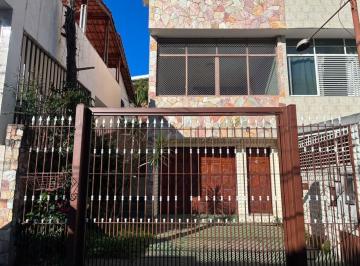 Casa · 190m² · 2 Quartos · 1 Vaga · Sobrado à Venda com 190m², 2 Dormitórios, Edícula com Banheiro, Quintal Amplo e 1 Vaga.