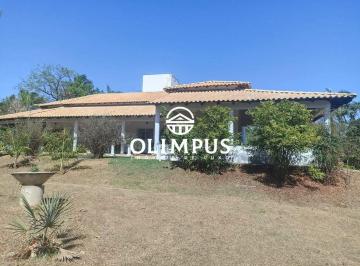 Casa · 429m² · 3 Quartos · 4 Vagas · Residência Exclusiva em Meio à Natureza – Amplo Terreno e Sofisticação