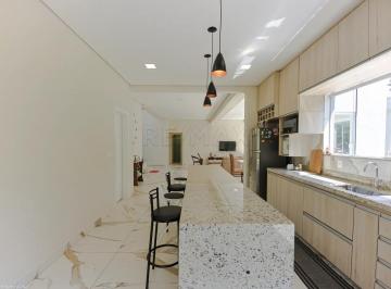 Casa · 1441m² · 4 Quartos · 4 Vagas · Casa com 4 dormitorios 3 suit, toda avaranda com uma jacuzzi voltada para mata no condominio Bothan