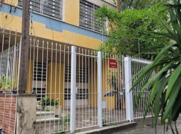 Casa · 220m² · 1 Vaga · Prédio Residencial em Bom Fim