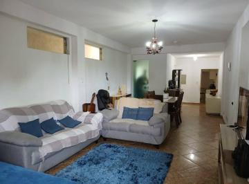 4e0a915bc2ffa3e68e55555dae82591a9c3b98e2 · Sobrado com 274m² Á/Ú, 03 dorms, sendo 01 suíte, sala 02 ambientes, edícula com 01 dorm, banheiro,