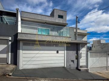 Casa · 240m² · 3 Quartos · 5 Vagas · Sobrado de 3 Pavimentos com Garagem para até 12 Veículos à Venda no Villa Di César | Mogi das Cruzes