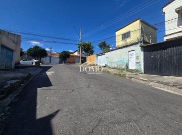 zkq52aq2ytu2n2qymtrlndvj_md · Excelente Oportunidade de Investimento – 3 Casas no Bairro Serrano
