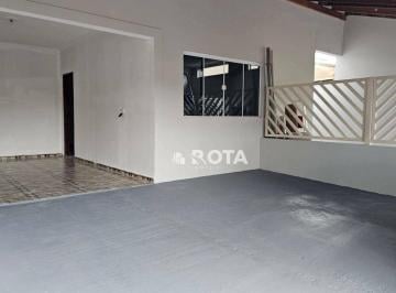 33905c9cbabdd528252b242815608e5b74e4bbb9 · 2 casas (frente com 2 quartos) + (fundo com 1 quarto)