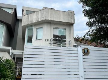 Casa · 210m² · 4 Quartos · 1 Vaga · Maravista- Rua fechada - 4 quartos