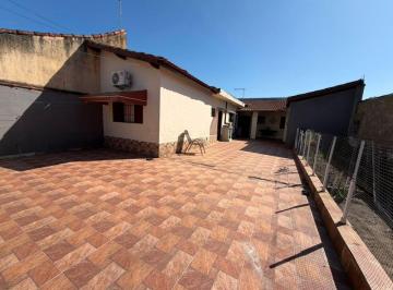 Casa de 2 quartos, Itanhaém · Casa lote inteiro que aceita financiamento no bairro Sion em Itanhaém, no litoral sul de São Paulo