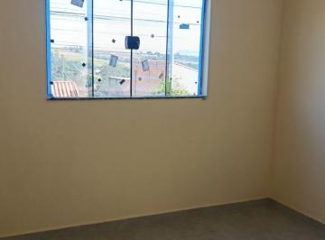 Casa en Venda de 3 quartos  · Casa com três dormitórios e duas vagas de garagem.