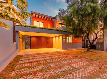 Casa de 4 quartos, Santana de Parnaíba · Casa a Venda em Alphaville
