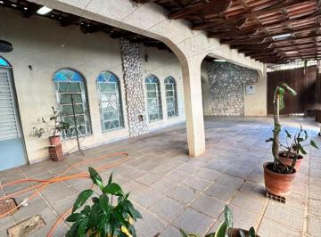 Casa de 3 quartos, Guará · QI Guará 1 Casa em lote de 200 m² com 3 quartos suíte térrea de laje próximo ao Sesc.