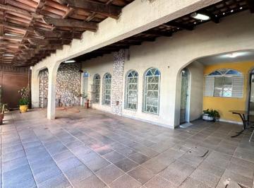 Casa de 3 quartos, Brasília · Casa de 200 m² com 3 quartos térrea de laje à venda no Guará 1 próximo ao Sesc.