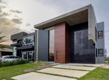299506f6-8031-4de4-baf4-00f46efe4784.jpg · Casa à venda em Xangri-lá, Xangrila, com 4 quartos, 227m²