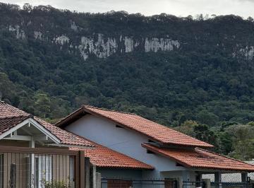 b674618d-cfb0-41bd-b463-d4fa5c80869e.jpg · Terreno à venda em Gramado, Belvedere, 490.31m²
