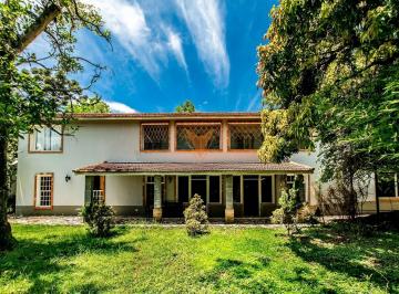 Casa de 2 quartos, Cotia · Casa para alugar em Granja Viana de 10.00m² com 2 Quartos, 2 Suites e 3 Garagens
