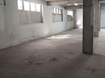 Comercial · 680m² · 4 Vagas · Loja para alugar em Centro de 680.00m² com 4 Garagens