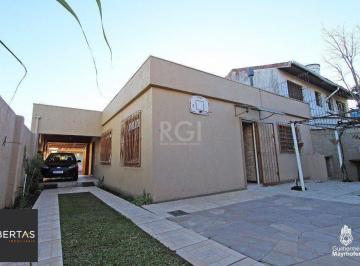 Casa · 200m² · 3 Quartos · 5 Vagas · Casa no bairro Cavalhada de 3 dormitórios e amplo pátio