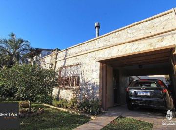 Casa · 200m² · 3 Quartos · 5 Vagas · Casa no bairro Cavalhada de 3 dormitórios e amplo pátio