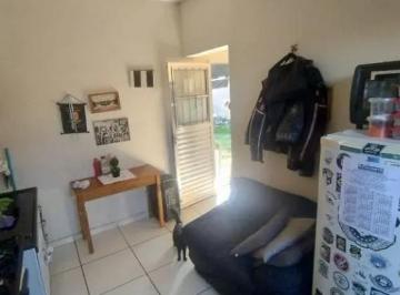 Casa de 1 quarto, Salto · Casa para venda em Jardim Das Nações de 40.00m² com 1 Quarto e 4 Garagens