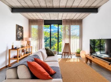 Casa · 203m² · 3 Quartos · 2 Vagas · Casa com 3 quartos em Vargem Grande, Teresópolis