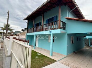 Casa · 170m² · 6 Quartos · 3 Vagas · Sobrado com 6 quartos em Ubatuba! Excelente opção para ALUGUEL TEMPORADA e moradia!