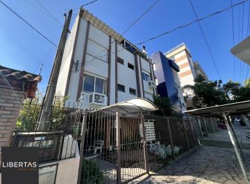 Apartamento · 36m² · 1 Quarto · JK transformado em 1 dormitório com pátio privativo no bairro Petrópolis